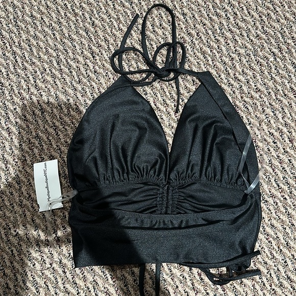 Shiny black halter crop top - Picture 3 of 4